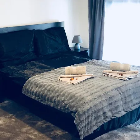 Luxury Apartment *